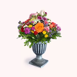 Copa con arreglo primaveral. Floristería en Lima
