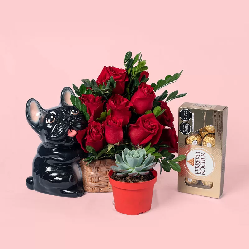 Arreglo Bulldog francés con rosas,