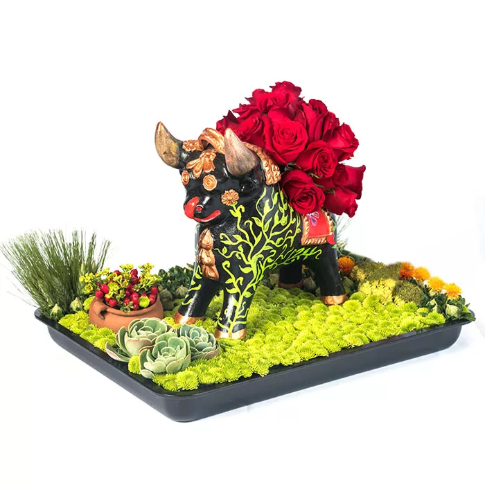 Arreglo Torito de Pucará. Florería en Lima