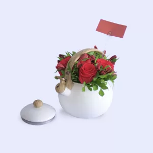 Arreglo floral tetera blanca en Lima