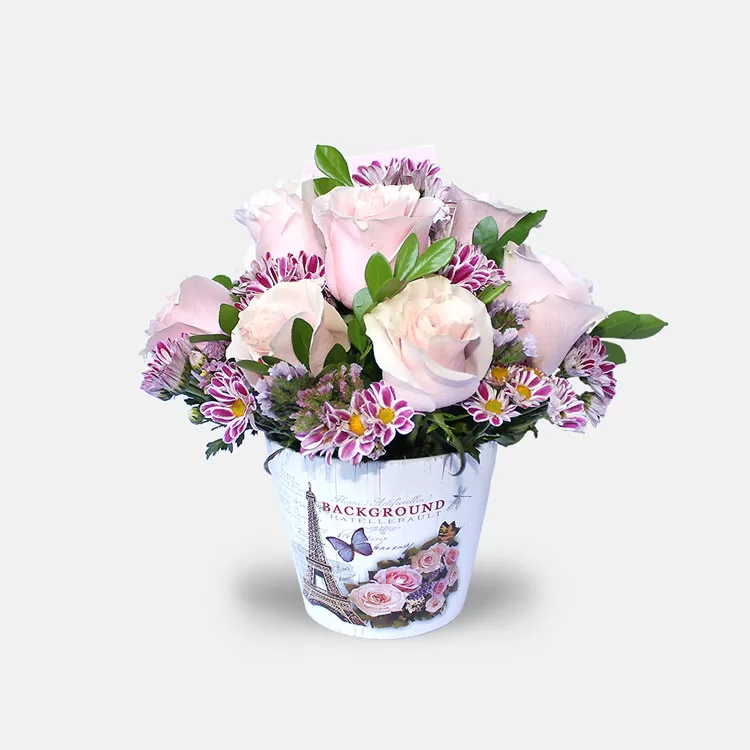 Macetero con arreglo de rosas en Lima