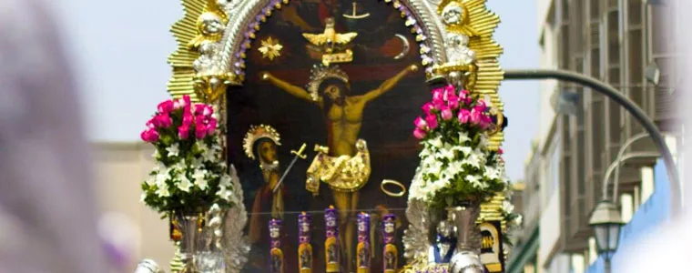 Arreglos florales en Octubre, Mes morado, Señor de los Milagros